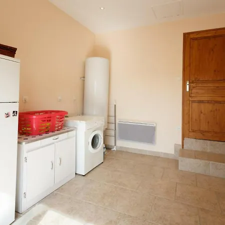 Casa vacanze Treignat, 4 Pièces, 6 Personnes - Fr-1-489-56 *
